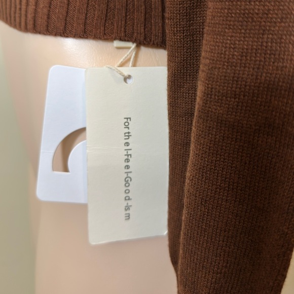 Commense Chocolate Off-Shoulder Sweater - Picture 9 of 9